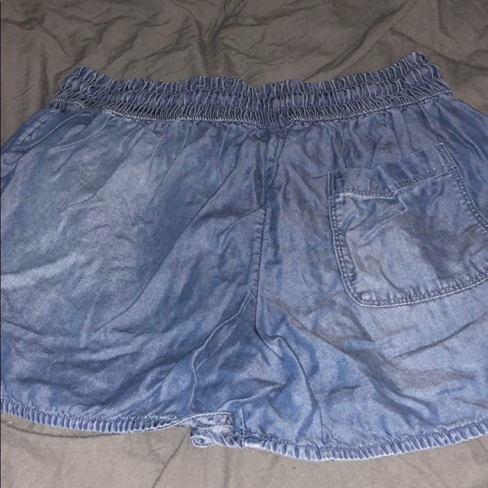 Shorts - Picture 3 of 3